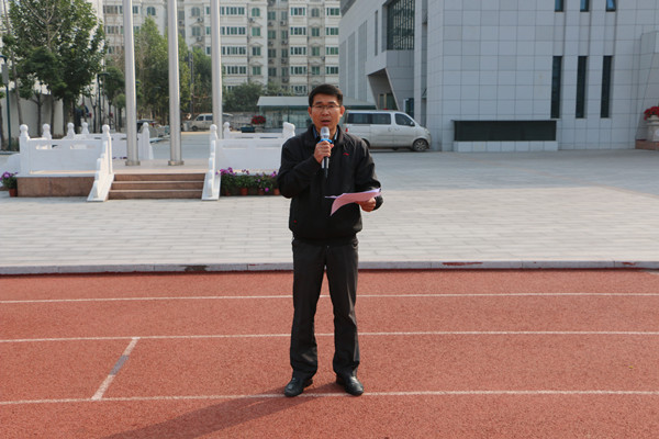 政教处潘冠华主任对此次疏散演练进行点评