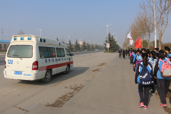 随行救护车保障师生安全