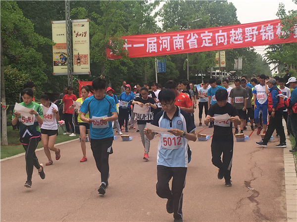 十九学子一马当先