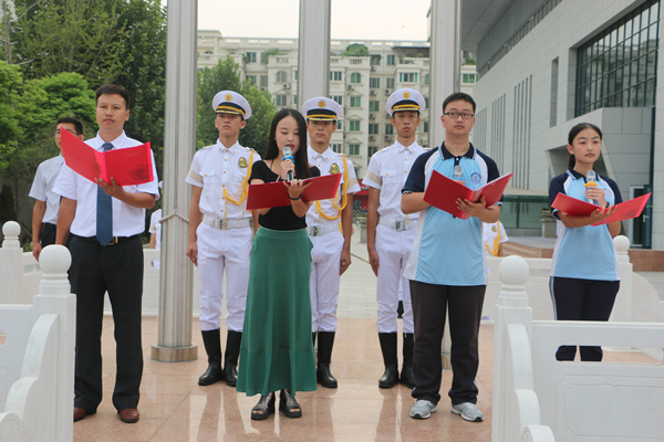 师生演讲