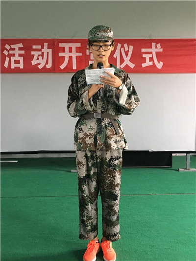 高一学生代表侯一帆发言