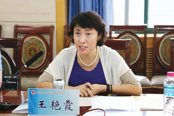 郑州市教育局三年发展规划过程性督导第一组组长王艳霞主持此次郑州19中督导工作