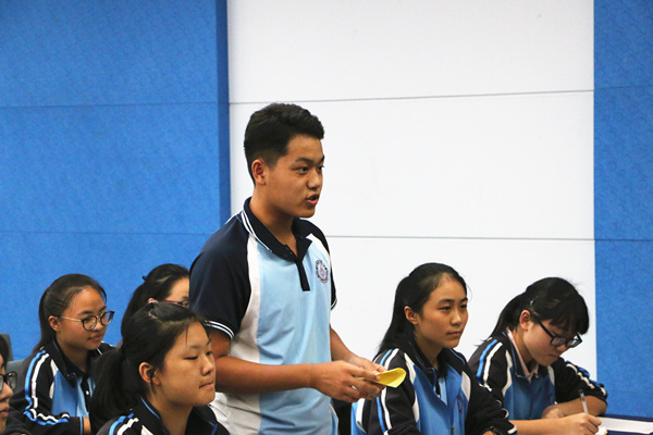 学生座谈