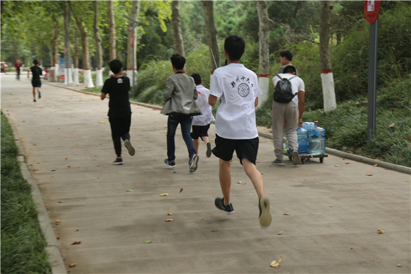奔跑吧 少年