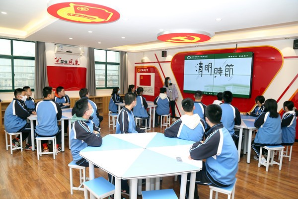5“童心向党•传承红色基因--清明祭英烈”主题活动