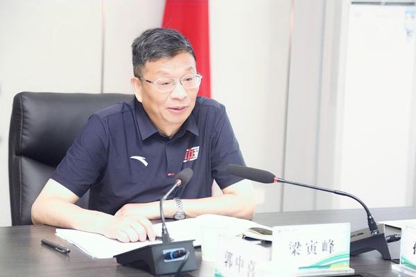 学校党委书记、校长梁寅峰总结讲话