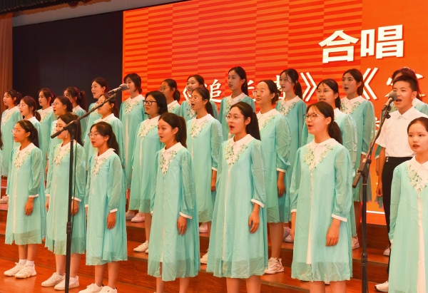 13空合唱团演唱歌曲《追光者》和《爱的方向》 (1)_副本
