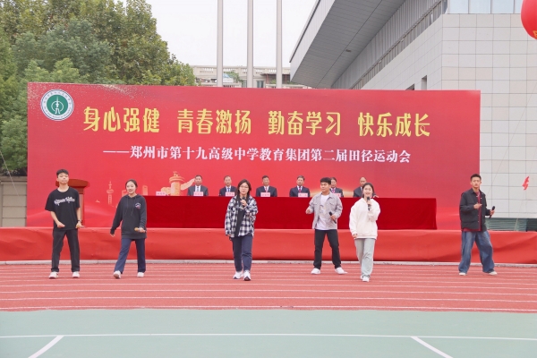 0星空合唱团同学为师生演唱歌曲_副本