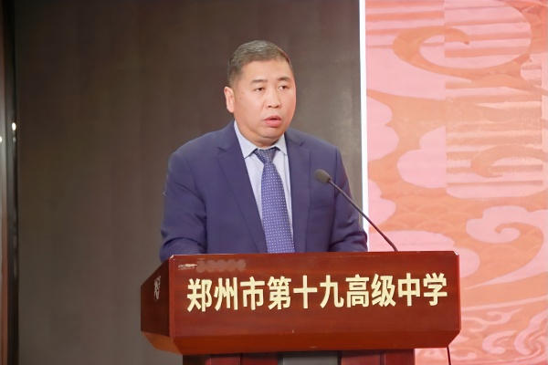 3副校长李伏庆作《郑州市第十九高级中学2023年度财务工作报告》并答复提案_副本
