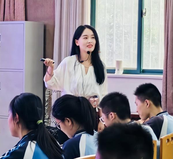 3郑州市第十九高级中学耿青羽老师授课_副本