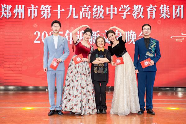 12合影留念 (1)