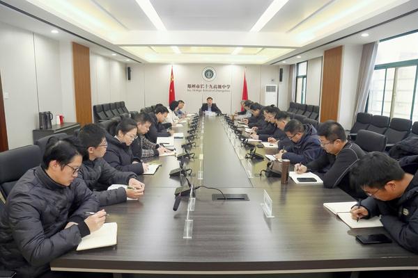 郑州市第十九高级中学教育集团召开春季学期干部培训暨工作研讨会_副本