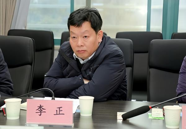 郑州市教育局党组成员、副局长李正强调校园安全的重要性。_副本