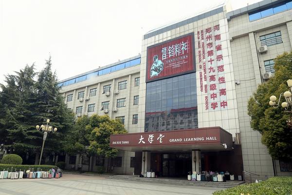 2学校大屏幕宣传雷锋精神_副本