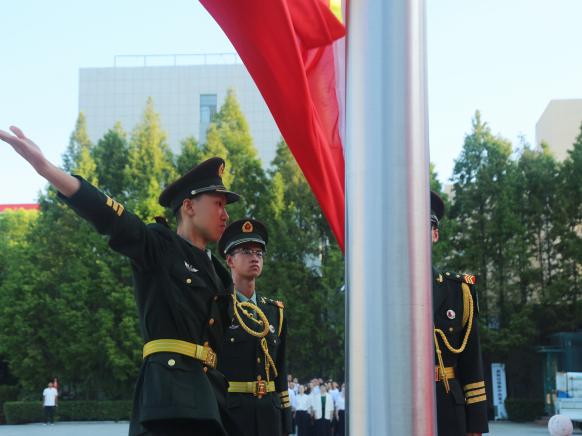 金秋筑梦启新程，青春扬帆谱华章—— 郑州市第十九高级中学举行2025-2026学年上学期开学典礼