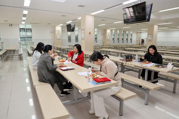 17体验学生餐 (3)