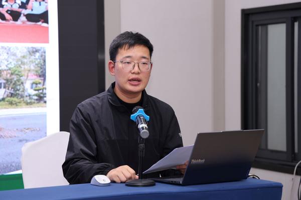 6工大校区班主任代表沈鸿老师发言