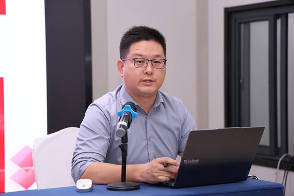 2政教处主任吴祥辉主持