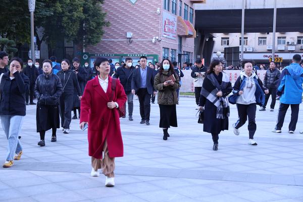 家长会现场 外(4)