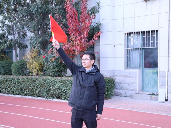 力拔山河展雄姿 青春热血铸荣光——郑州市第十九高级中学教育集团2025年冬季拔河比赛圆满落幕