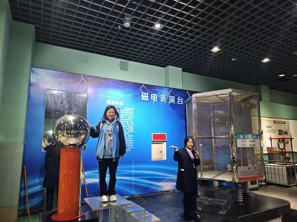 8学生参观体验 (5)