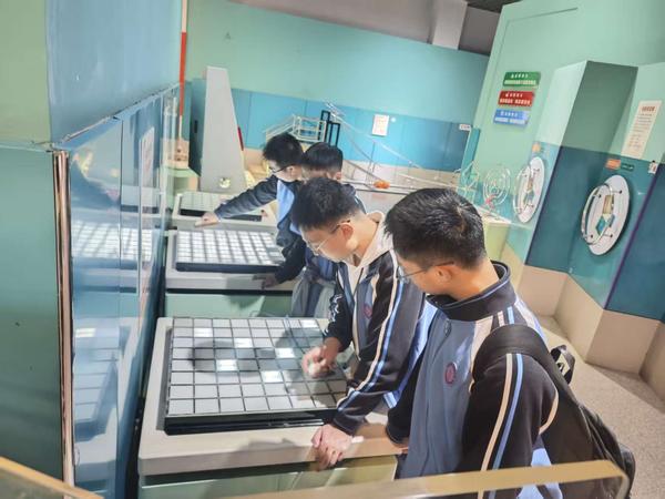 5学生参观体验 (2)