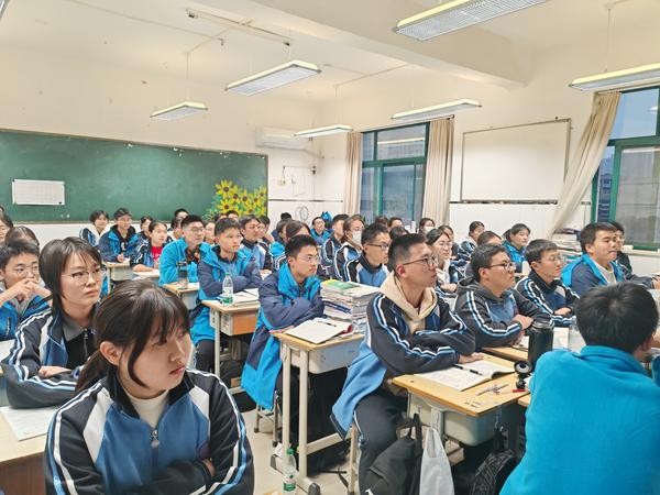 1.高一年级认真听课
