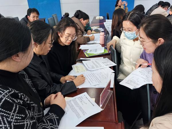 4老师们根据素材现场命题1