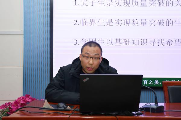 7班主任梁珂老师发言