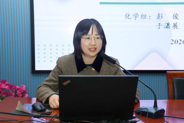 11化学备课组长彭俊老师发言