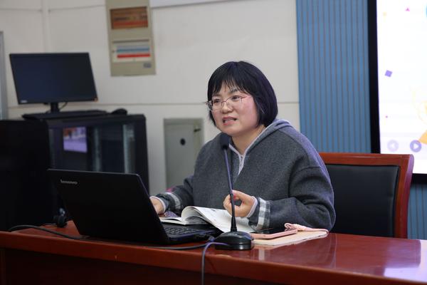 19高陈伟贞老师主持会议