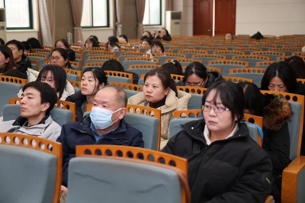 老师们认真听讲 (2)