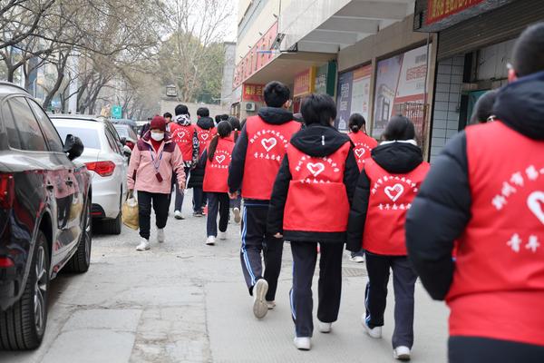 2同学们统一前行