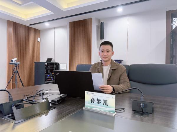5团委副书记孙梦凯发表讲话 5团委副书记孙梦凯发表讲话
